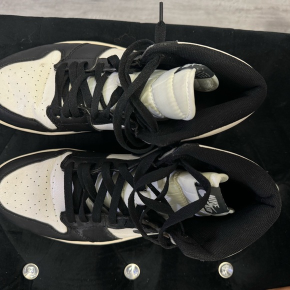 Nike Air Jordan 1 Mocha - Picture 3 of 6